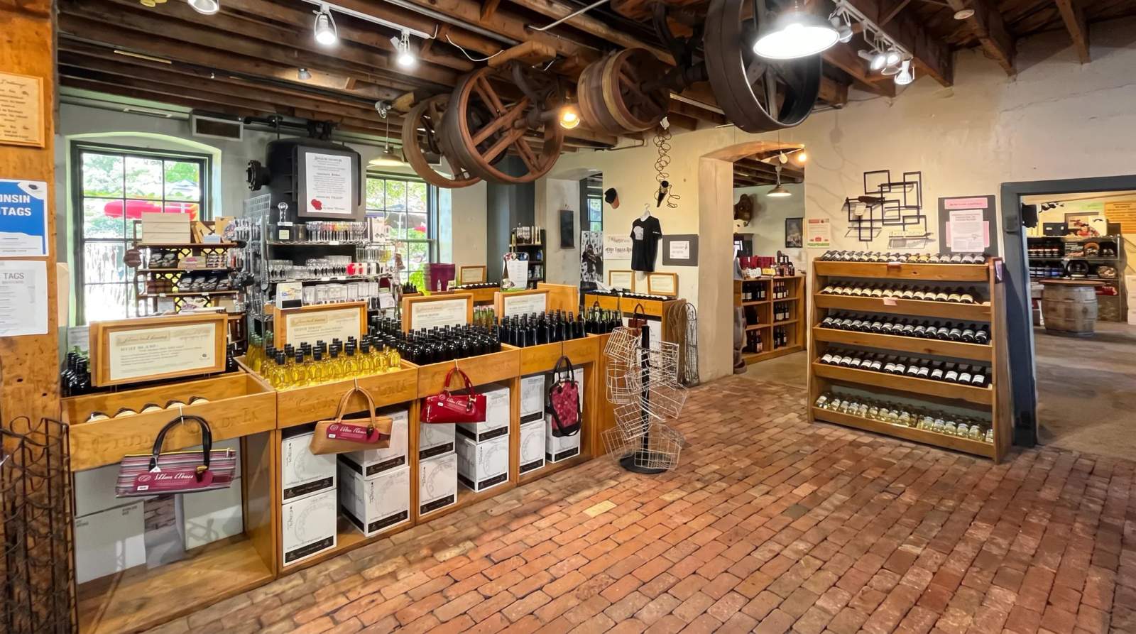 Cedarburg Antique Shops: A Vintage & Resale Guide