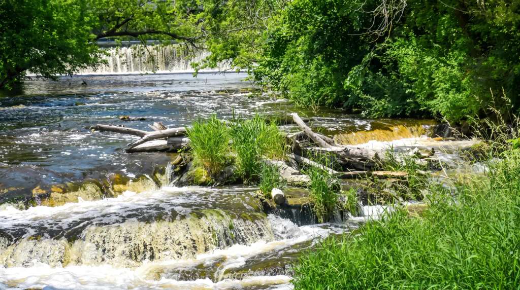 Cedar Creek Waterfall: A Guide to Cedarburg's Falls & Mill Dams