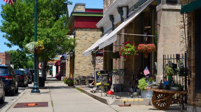 Cedarburg Shopping: A Guide to Washington Avenue & the Settlement