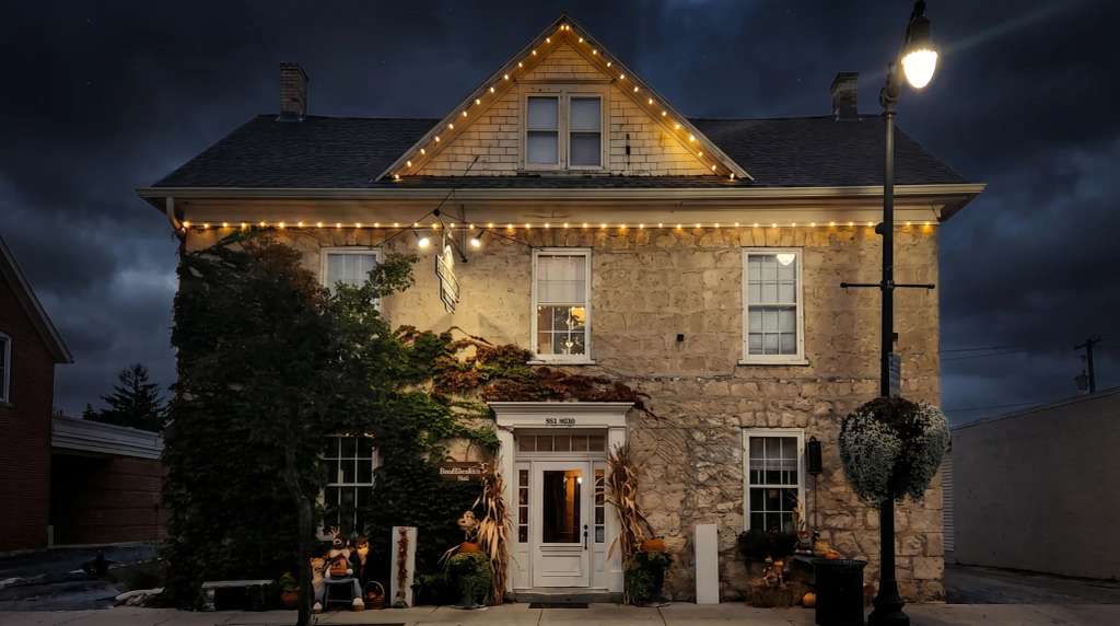 The Stagecoach Inn: Cedarburg's 1853 Historic B&B