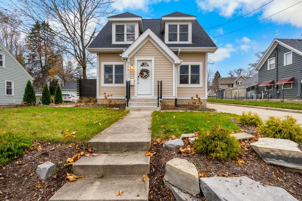Remodeled Luxury 3BR - Walk to Cedarburg Downtown